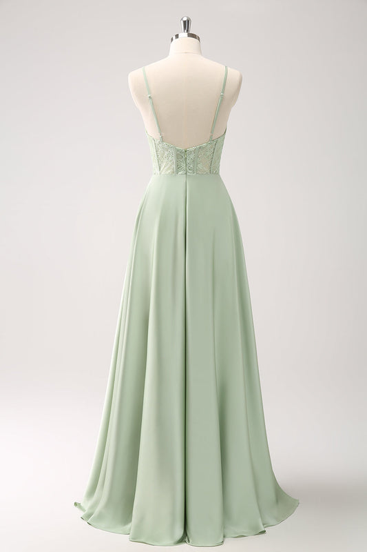 Robe longue de demoiselle d'honneur trapèze en satin vert à fines bretelles avec corset et fente