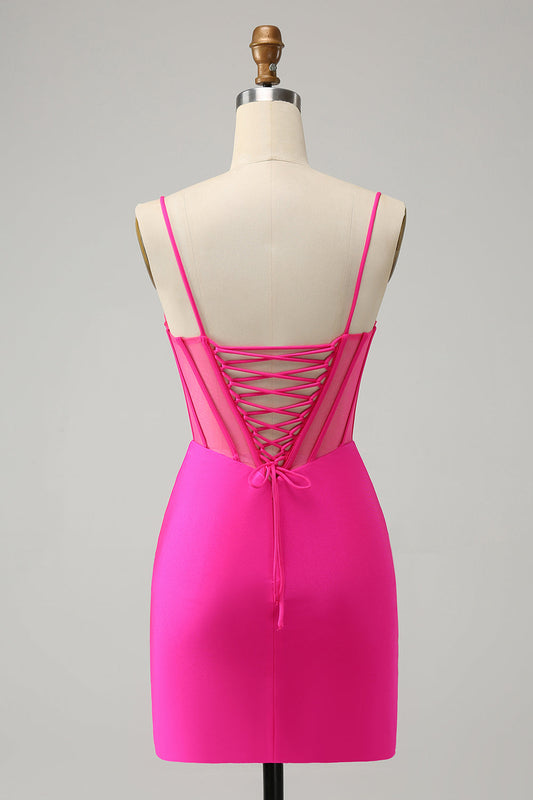 Robe courte de retour au lycée avec corset serré et perles scintillantes fuchsia avec fente