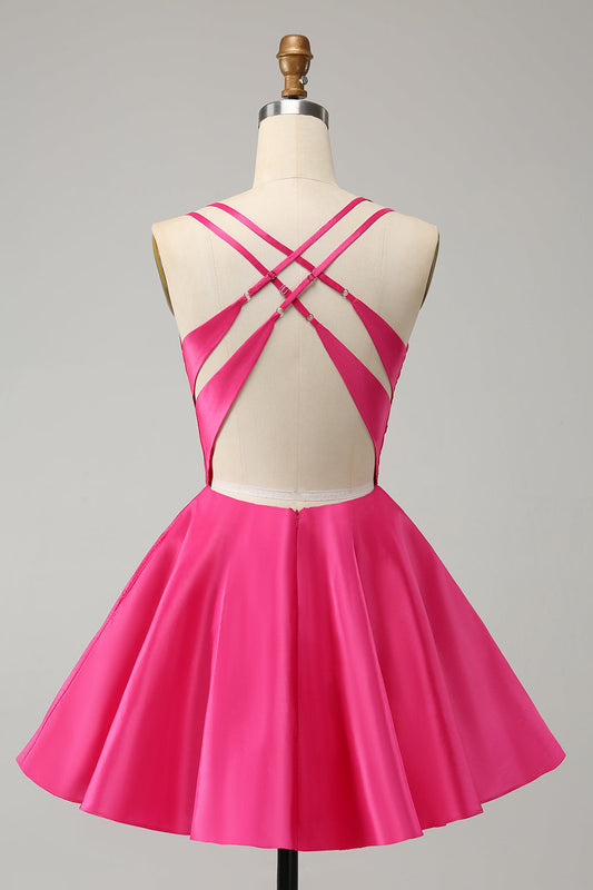Robe de bal courte fuchsia avec bretelles fines, dos nu et coupe trapèze