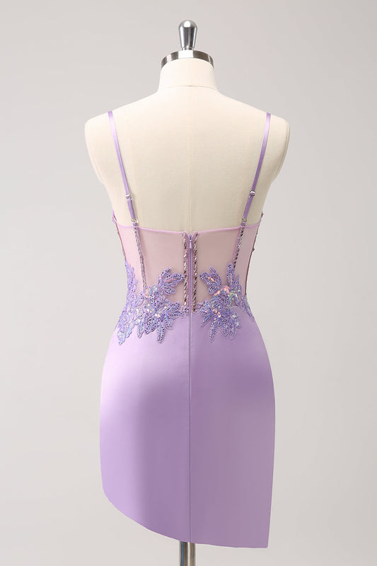 Robe de soirée moulante et courte à paillettes et corset violet scintillant