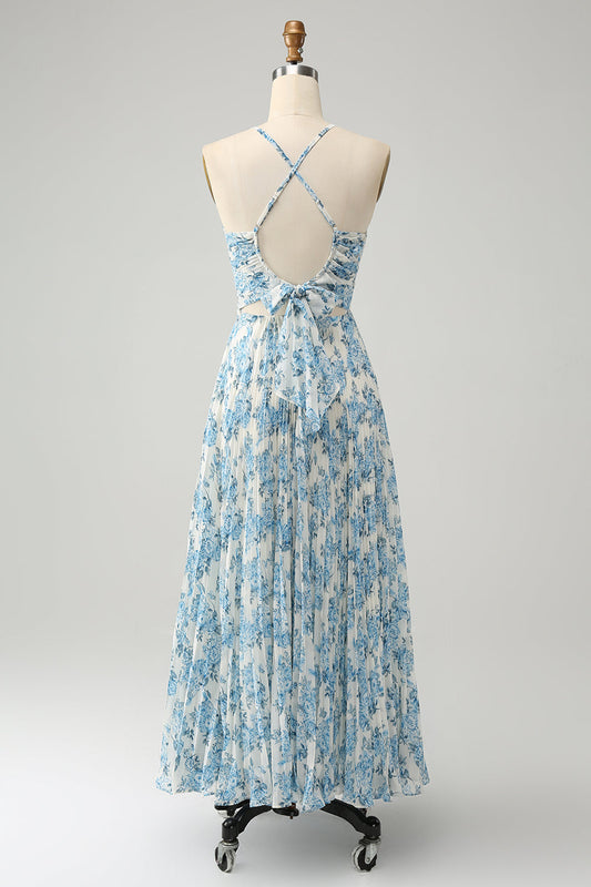 Robe d'invitée de mariage trapèze à fines bretelles et motif floral blanc et bleu