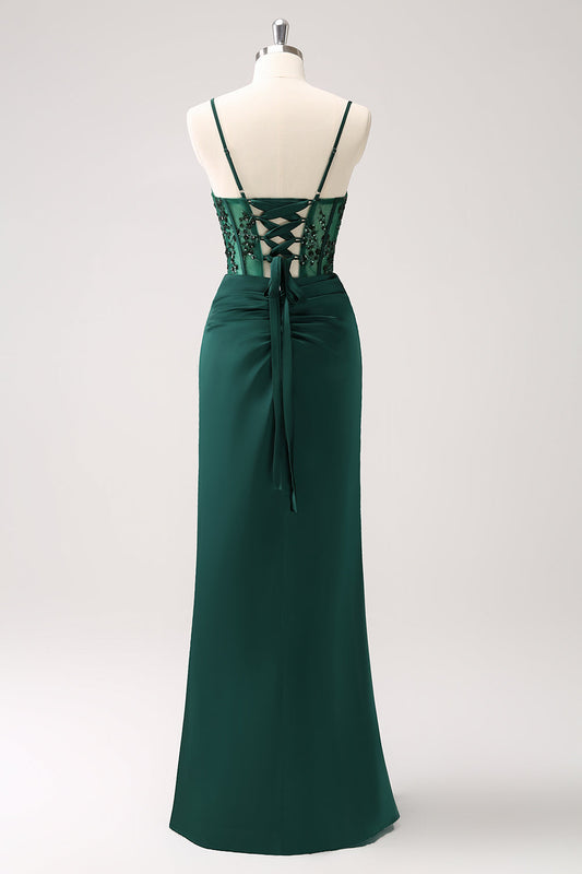 Robe longue de demoiselle d'honneur vert foncé en satin sirène à fines bretelles avec fente