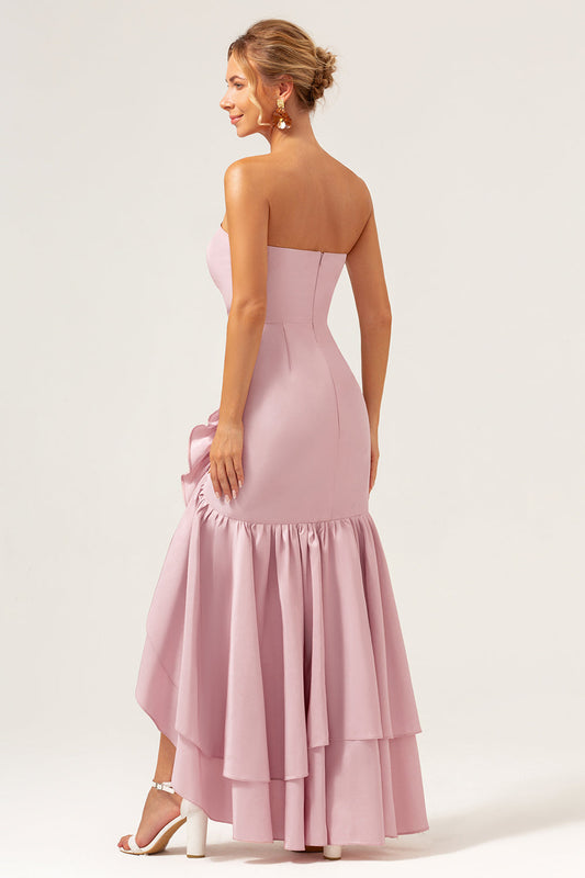 Robe de demoiselle d'honneur rose fourreau bustier asymétrique à volants