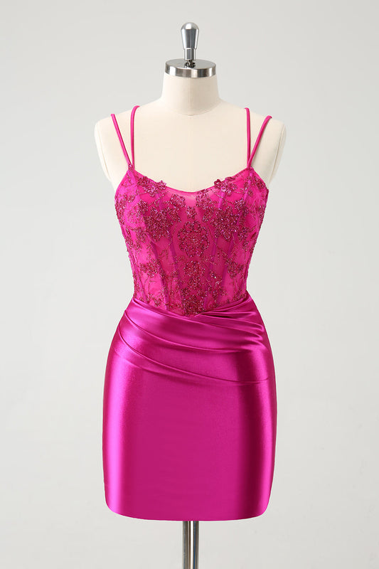 Robe de soirée courte en satin fuchsia à bretelles et perles
