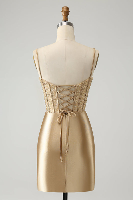 Robe de bal en satin corset moulante à bretelles spaghetti dorées avec fente