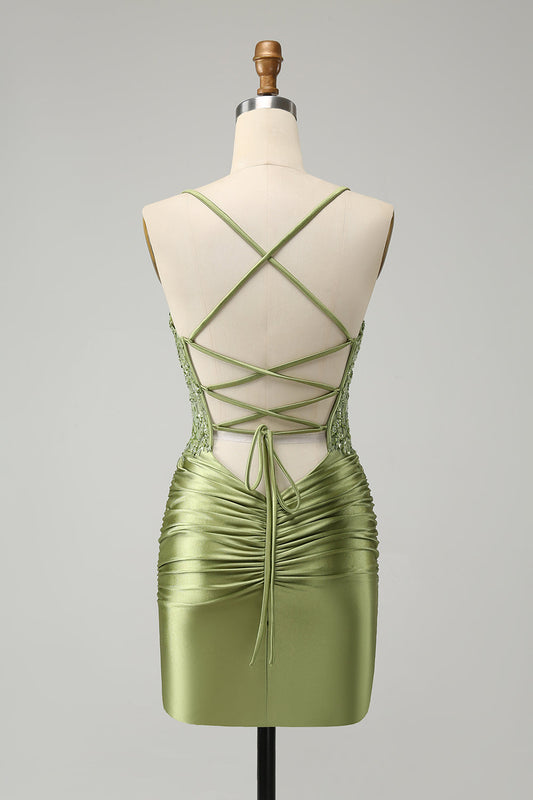 Robe de bal moulante vert clair étincelant à fines bretelles avec appliques