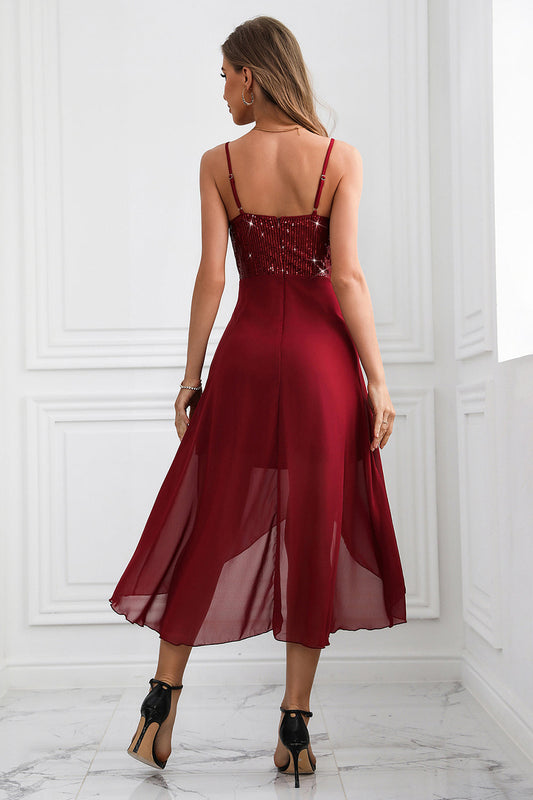 Robe de soirée asymétrique à fines bretelles bordeaux scintillante