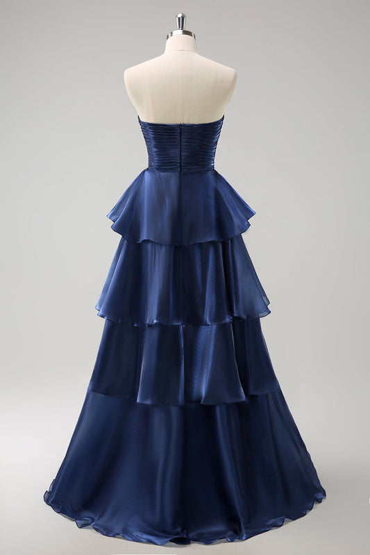 Robe longue de demoiselle d'honneur trapèze bustier à volants en satin bleu marine foncé