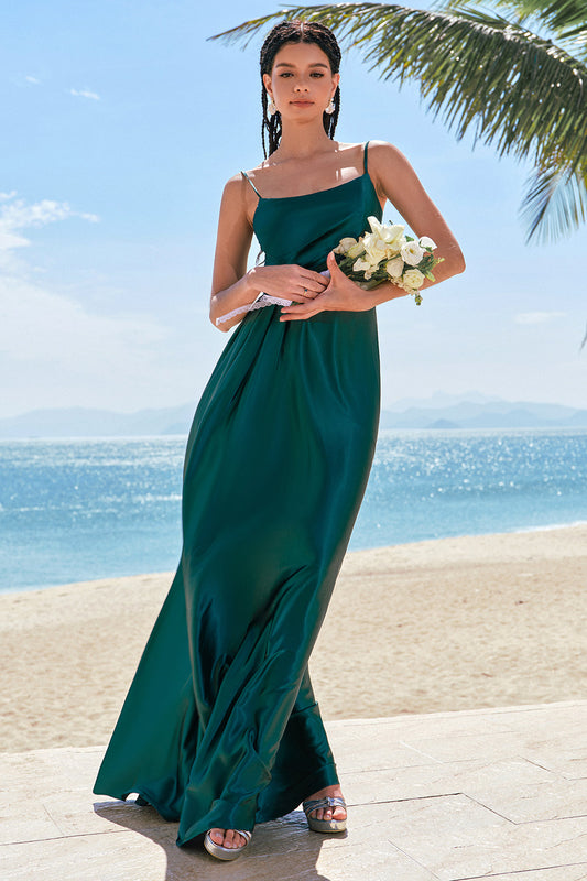 Robe longue de demoiselle d'honneur trapèze en satin vert foncé à fines bretelles avec drapé froncé