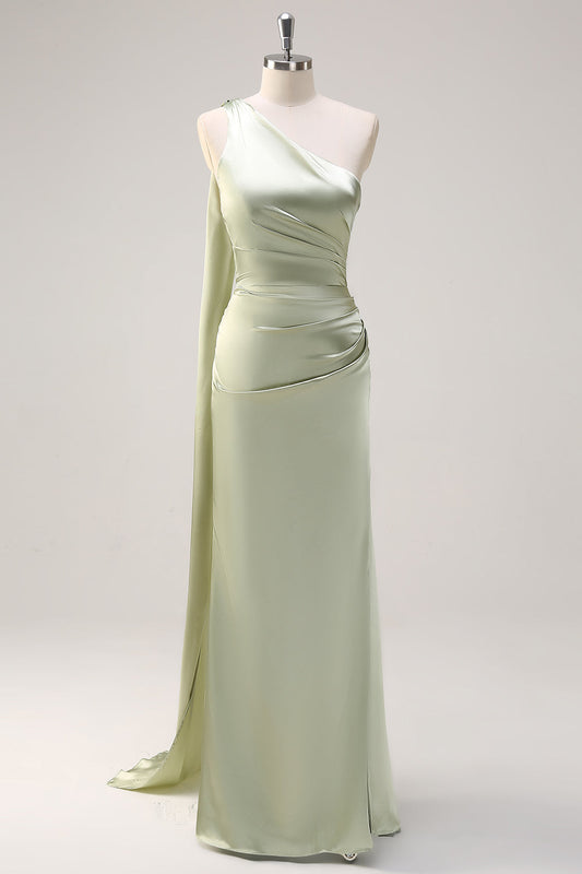 Robe longue de demoiselle d'honneur en satin drapé à une épaule avec traîne et fente Vert Sauge