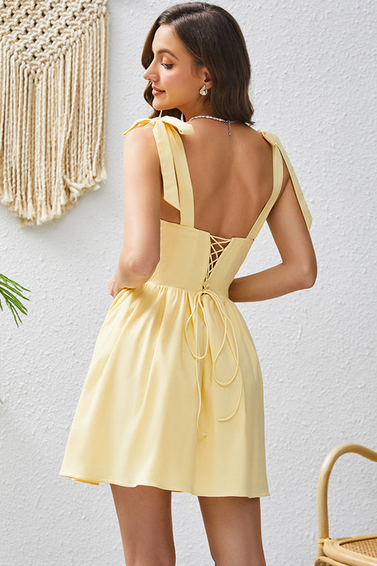 Robe de soirée courte trapèze à col carré jaune