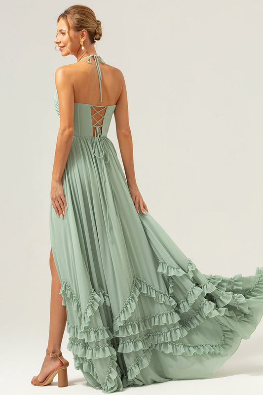 Robe longue de demoiselle d'honneur à corsage bustier volanté et fente, coloris sauge poussiéreuse