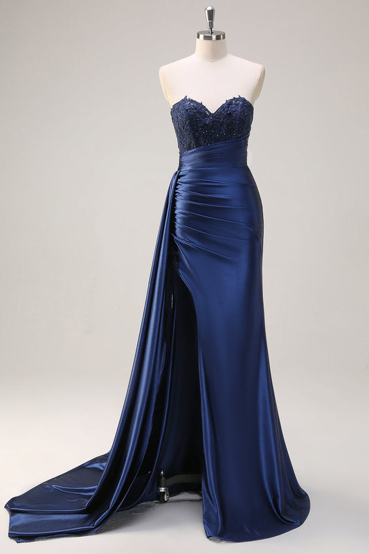 Robe de soirée longue corset froncé sirène bleu marine sans bretelles avec fente et traîne latérale