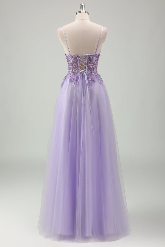 Robe de soirée longue violette brillante coupe A avec bretelles spaghetti, corset et appliqués
