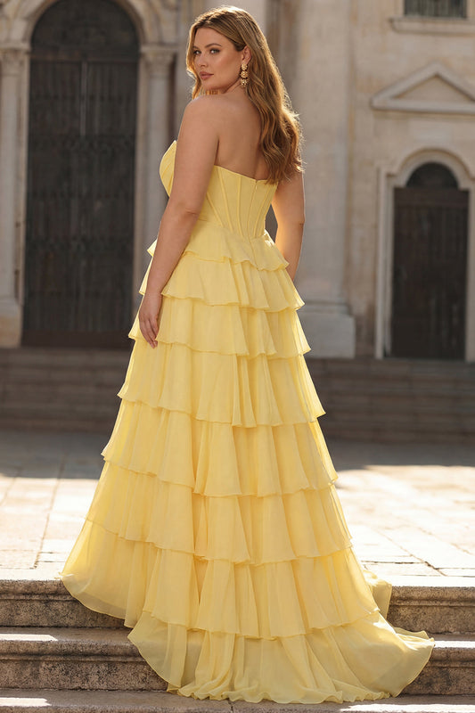 Robe de bal longue grande taille jaune bustier coupe trapèze à basque, volants étagés et fente