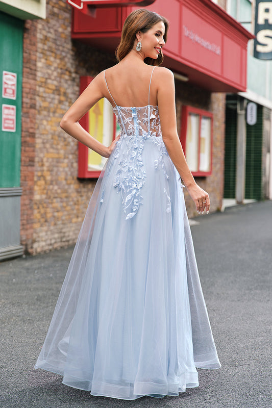 Robe de bal bleu en tulle trapèze avec bretelles spaghetti, corsage, appliques et fente