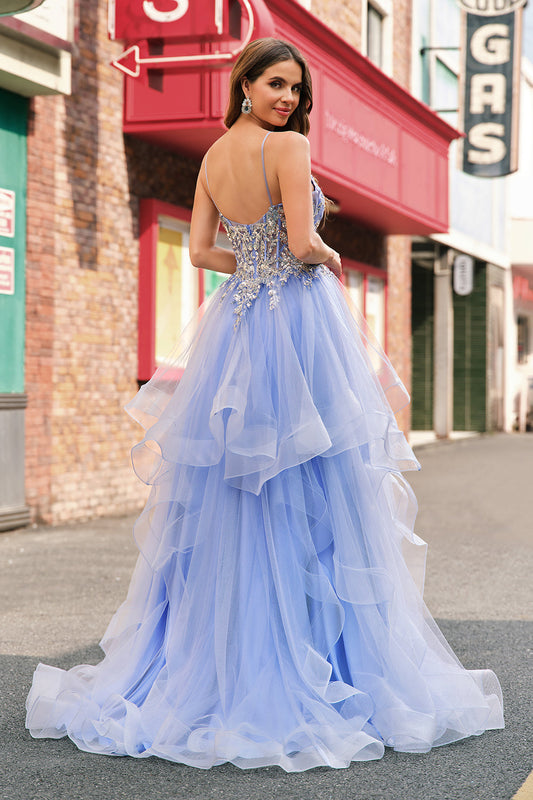 Robe de bal longue bleu clair étincelant, coupe trapèze, bretelles spaghetti, volants en spirale et sequins