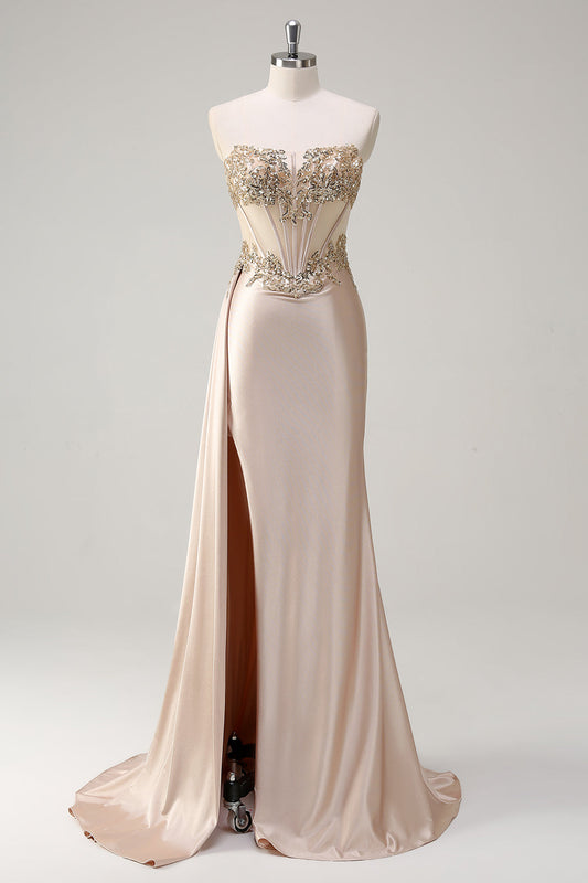 Robe de bal sirène bustier en satin champagne avec cape latérale et sequins