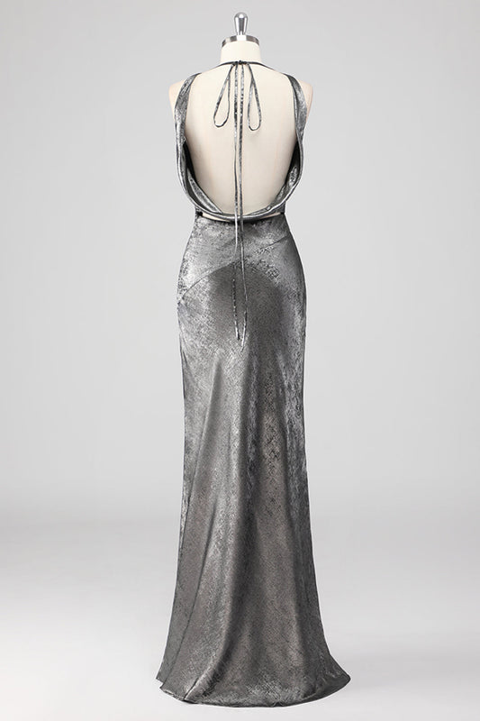 Robe de soirée fourreau gris argenté à col découpé