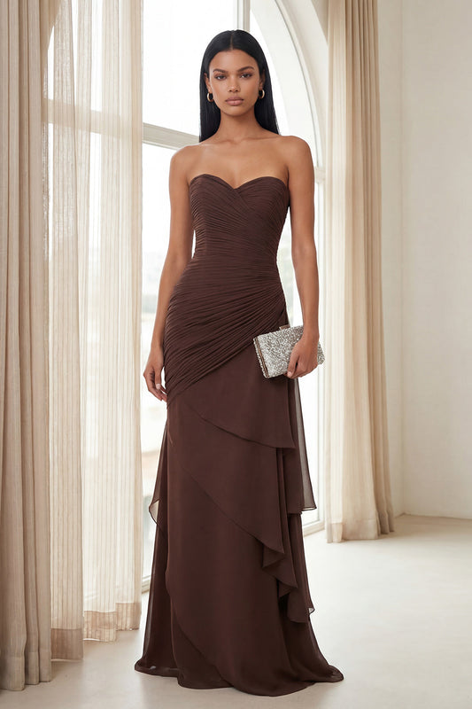 Robe de soirée moulante marron foncé avec bustier en cœur, froncée et à volants