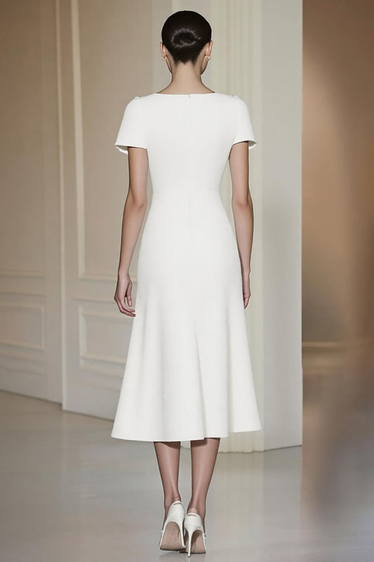 Robe fourreau droite ajustée blanche à manches courtes