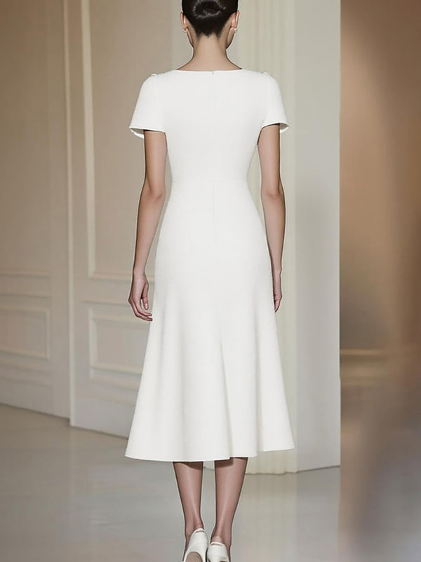 Robe fourreau droite ajustée blanche à manches courtes