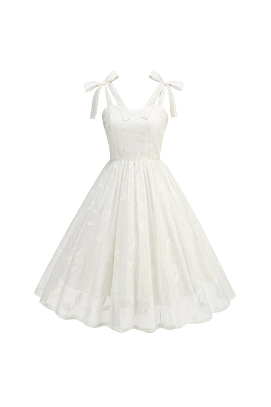 Robe courte de cocktail blanche plissée à fines bretelles et ligne A