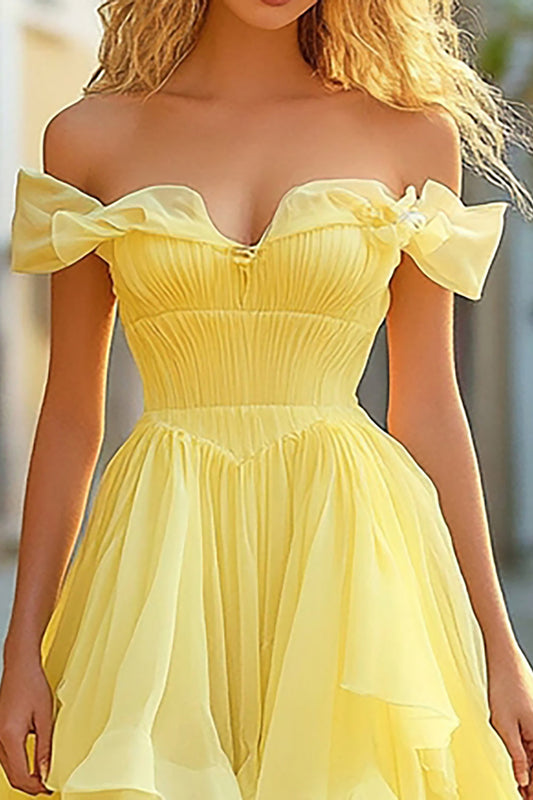 Robe de bal longue évasée jaune à volants avec fente