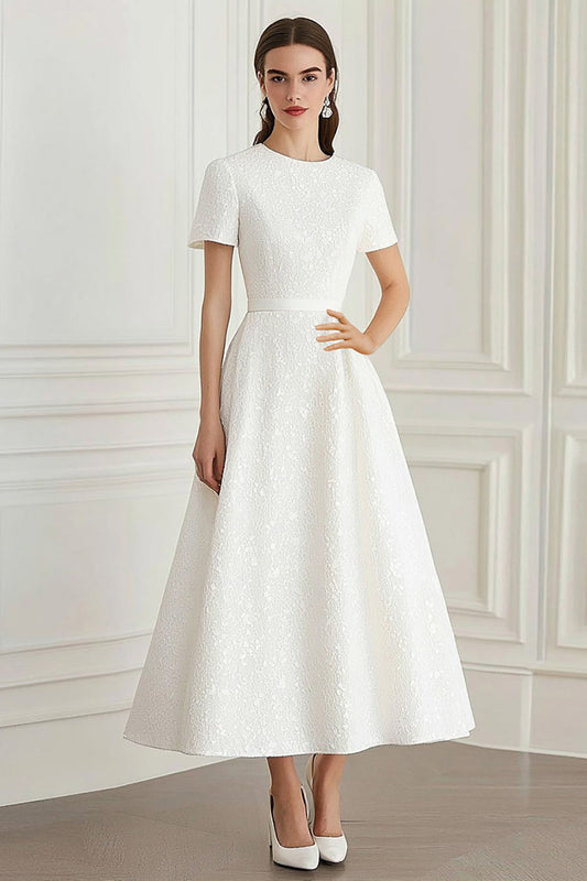 Robe de cérémonie mi-longue évasée jacquard ivoire à col rond et manches courtes