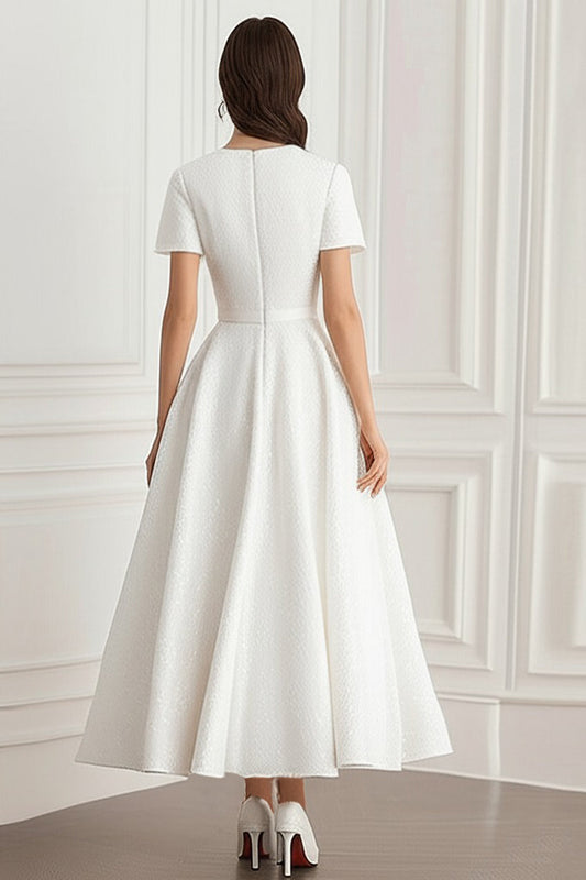 Robe de cérémonie mi-longue évasée jacquard ivoire à col rond et manches courtes