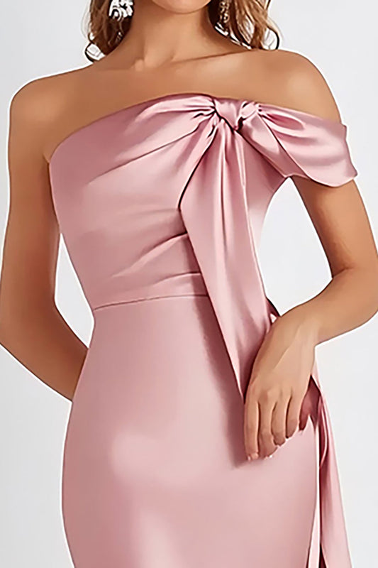 Robe de cérémonie fourreau sans bretelles en satin rose à plis