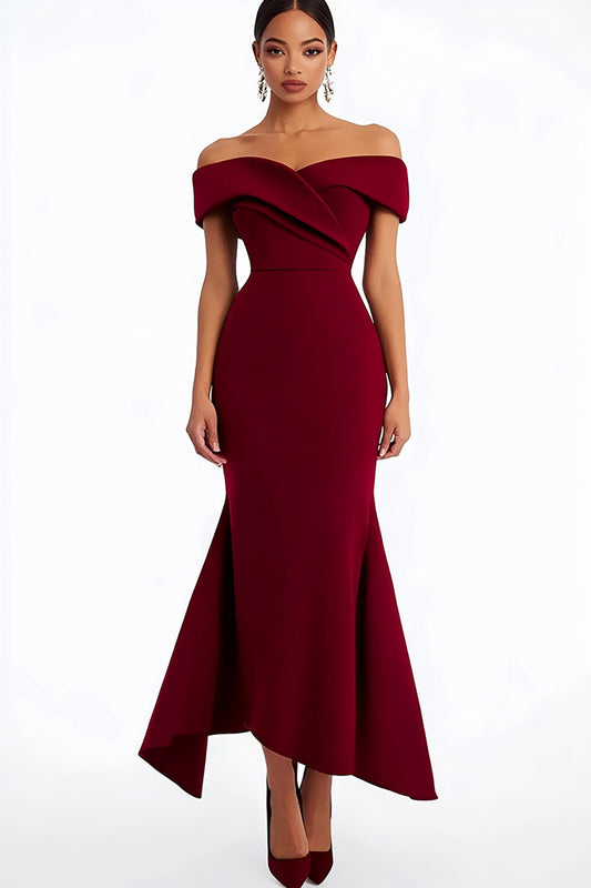 Robe de soirée longue fourreau couleur bordeaux avec épaules dénudées