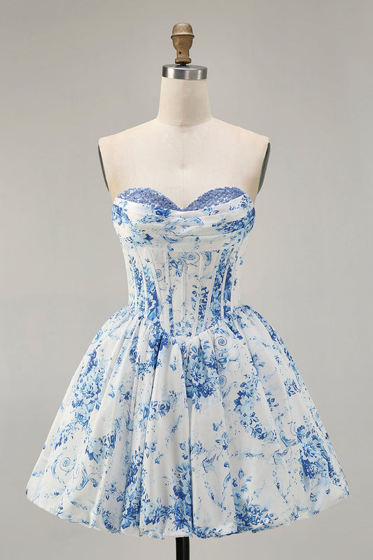 Robe de cocktail évasée imprimée à fleurs bleues et blanches sans bretelles avec perles