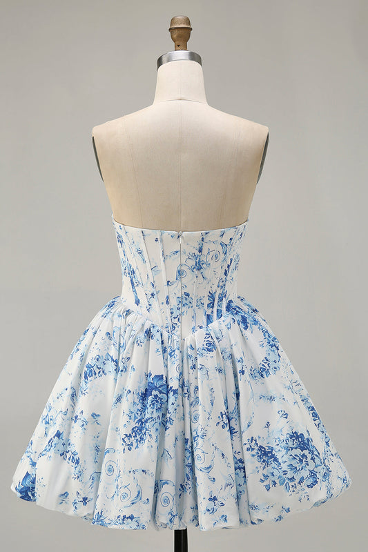 Robe de cocktail évasée imprimée à fleurs bleues et blanches sans bretelles avec perles