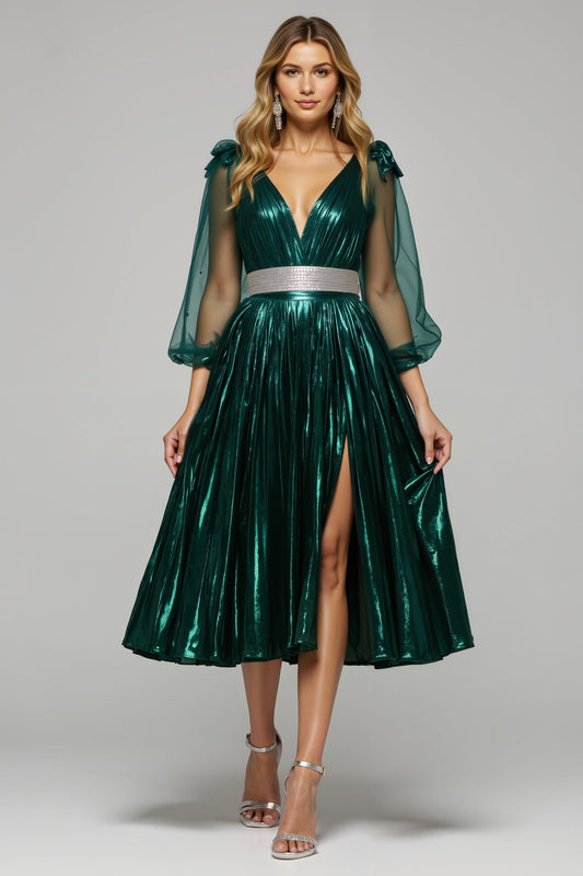 Robe de soirée métallisée vert foncé chatoyant avec col en V et fente, coupe trapèze