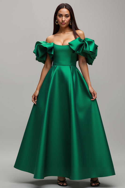 Robe de soirée en satin vert foncé à épaules dénudées