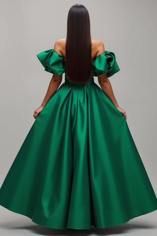 Robe de soirée en satin vert foncé à épaules dénudées