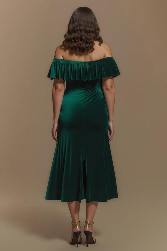 Robe de soirée longue fendue en velours vert foncé à épaules dénudées avec boutons
