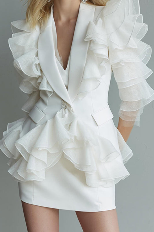 Robe courte de travail blanche à volants, avec revers châle, deux pièces
