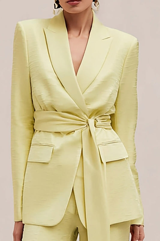 Costume d'affaires 2 pièces à revers crantés Daffodil avec ceinture