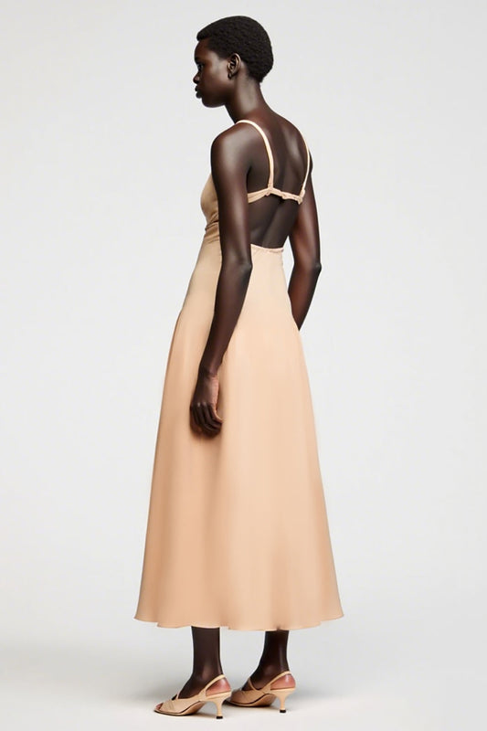 Robe trapèze abricot à fines bretelles avec fente pour invitée de mariage