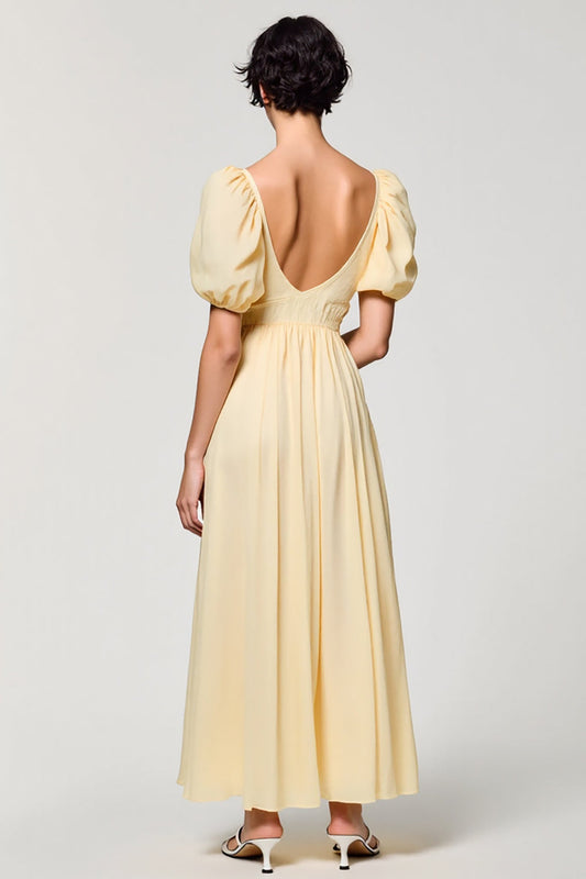 Robe d'invitée de mariage trapèze abricot à col carré et manches bouffantes