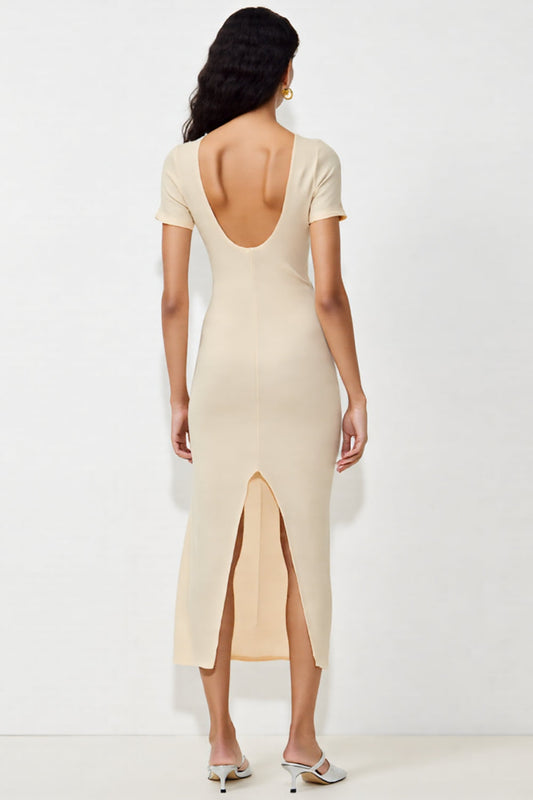 Robe midi fourreau abricot simple pour invitée de mariage avec fente