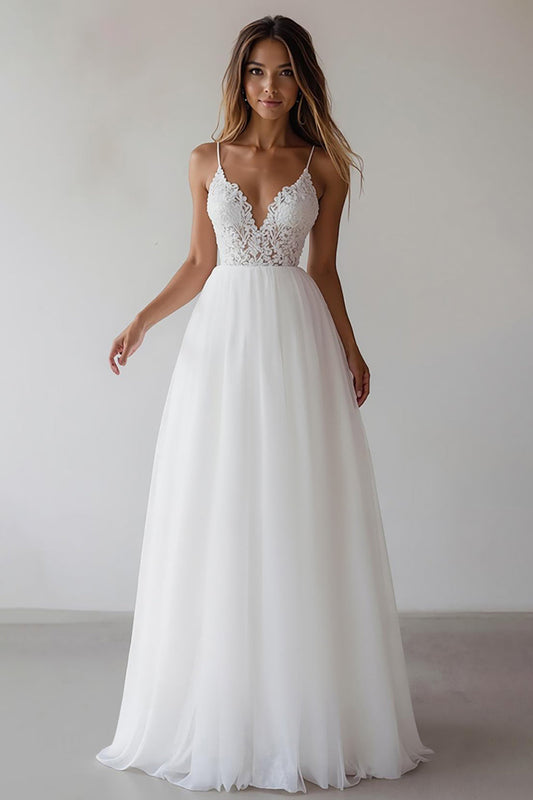 Robe de mariée longue blanche décolleté en V coupe trapèze en dentelle