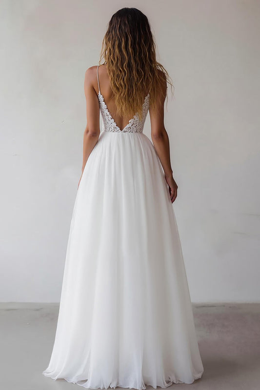 Robe de mariée longue blanche décolleté en V coupe trapèze en dentelle