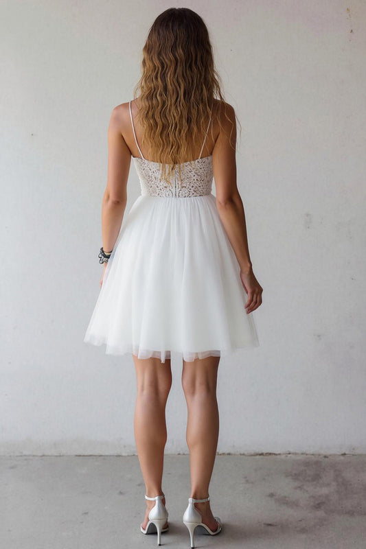 Robe Courte Blanche en Tulle à Bretelles Fines et Coupe Évasée