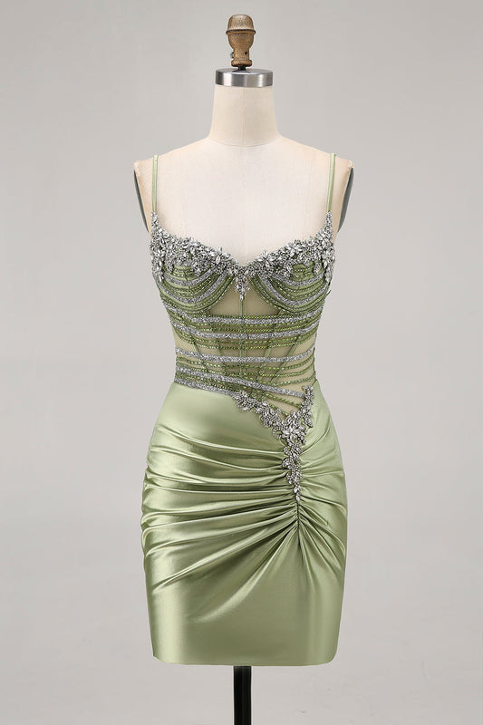 Robe de cocktail courte froncée couleur sauge avec corsage perlé et strass
