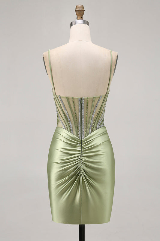 Robe de cocktail courte froncée couleur sauge avec corsage perlé et strass