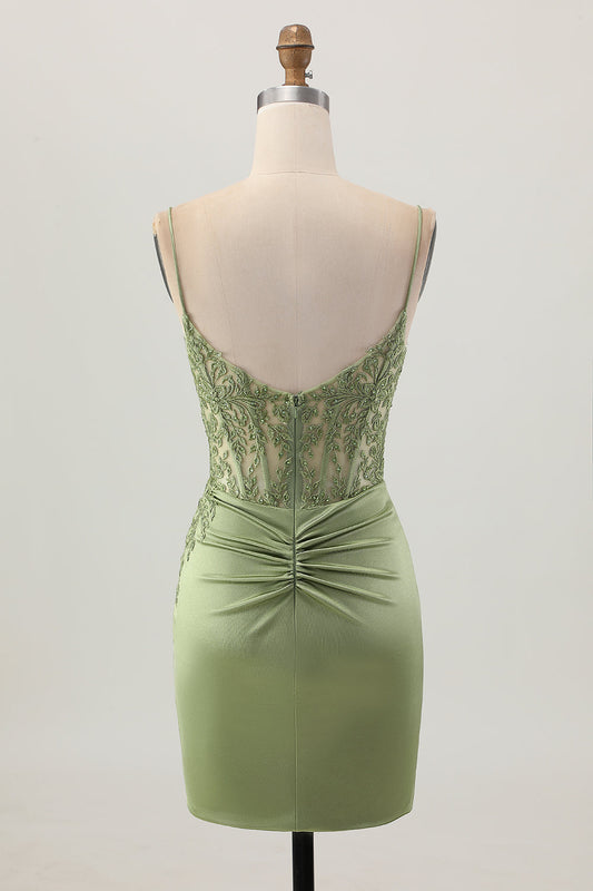Robe de cocktail courte en satin vert sauge près du corps avec corset et fente