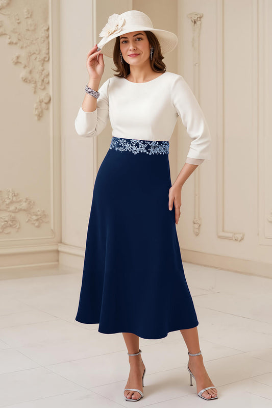 Robe midi de cérémonie bleu marine, coupe trapèze, encolure bateau, manches 3/4 avec appliqués